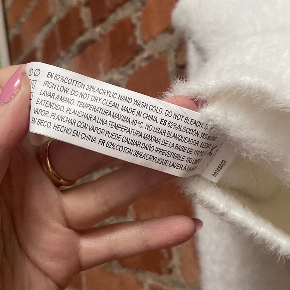 Forever 21 fluffy crop aweater - Picture 6 of 6